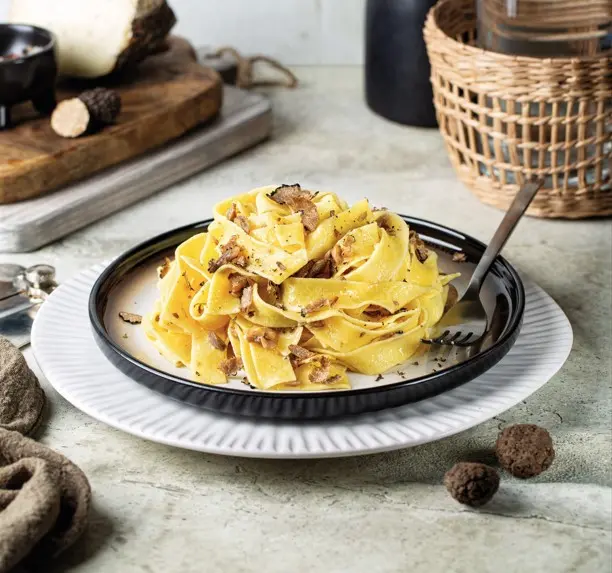 Tagliatelle mit schwarzem Trüffel